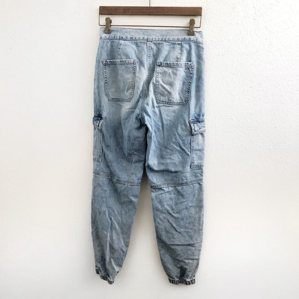 AMERICAN EAGLE AE High Waisted Denim Cargo Jogger Jeans Size 0 - Picture 2 of 7